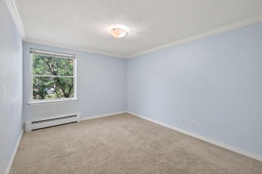 821 Douglas Avenue, 204, Minneapolis, MN 55403