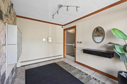 821 Douglas Avenue, 204, Minneapolis, MN 55403
