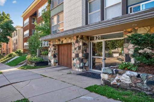 821 Douglas Avenue, 204, Minneapolis, MN 55403