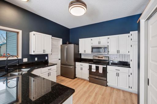 20911 Jameswood Court, Lakeville, MN 55044