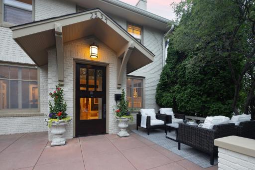 2554 W Lake Of The Isles Parkway, Minneapolis, MN 55405