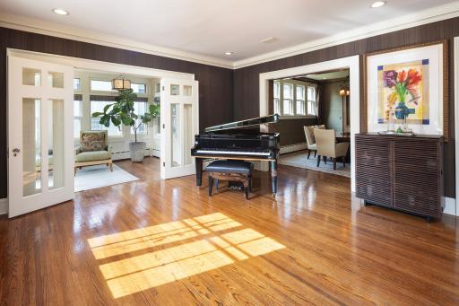 2554 W Lake Of The Isles Parkway, Minneapolis, MN 55405