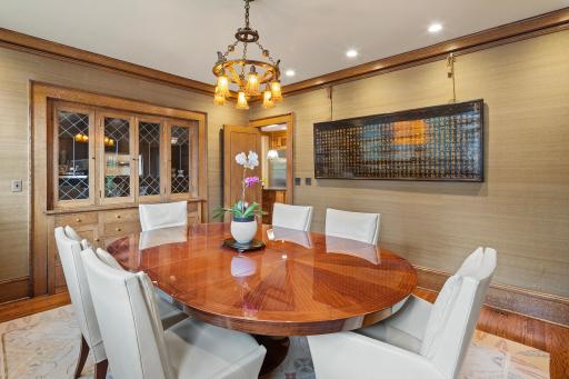 2554 W Lake Of The Isles Parkway, Minneapolis, MN 55405