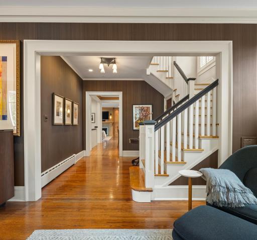 2554 W Lake Of The Isles Parkway, Minneapolis, MN 55405