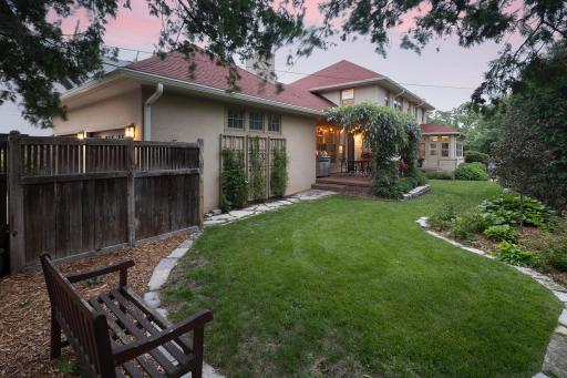2554 W Lake Of The Isles Parkway, Minneapolis, MN 55405