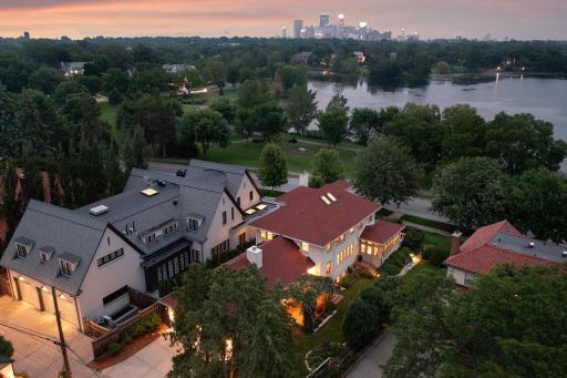 2554 W Lake Of The Isles Parkway, Minneapolis, MN 55405