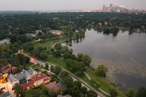 2554 W Lake Of The Isles Parkway, Minneapolis, MN 55405