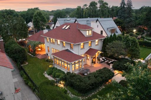 2554 W Lake Of The Isles Parkway, Minneapolis, MN 55405