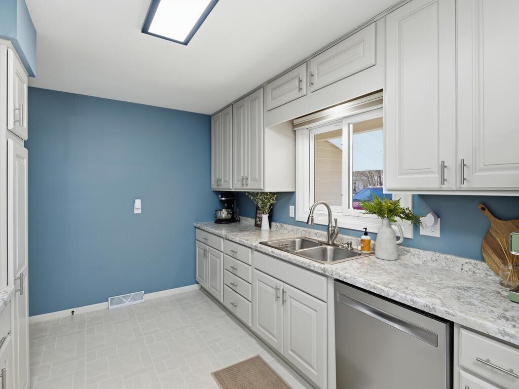 You’ll love the stainless steel undermount sink, gooseneck faucet, and the large window.