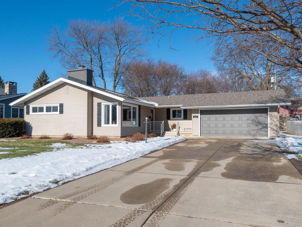 Located in a highly sought-after Faribault neighborhood, this home offers the ease of one-level living and a clean, turn-key exterior.