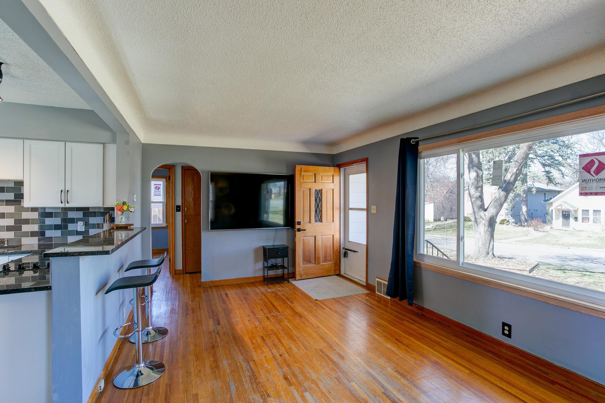 Livingroom Breakfast bar