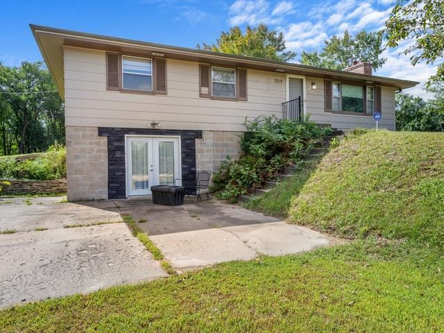 Solid, well-kept rambler featuring spacious rooms and featuring a walk-out design awaits your consideration.