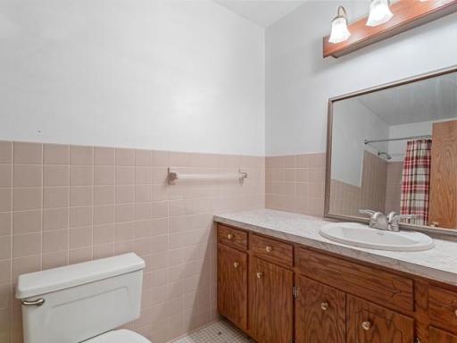 Full Bathroom main floor.