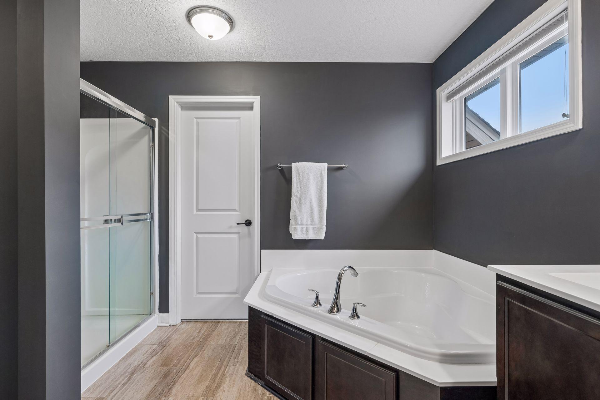 Separate Shower and Tub with Walk In Closet