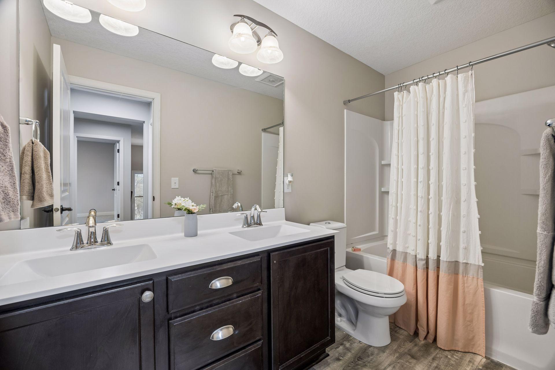 Upper Level Full Bath