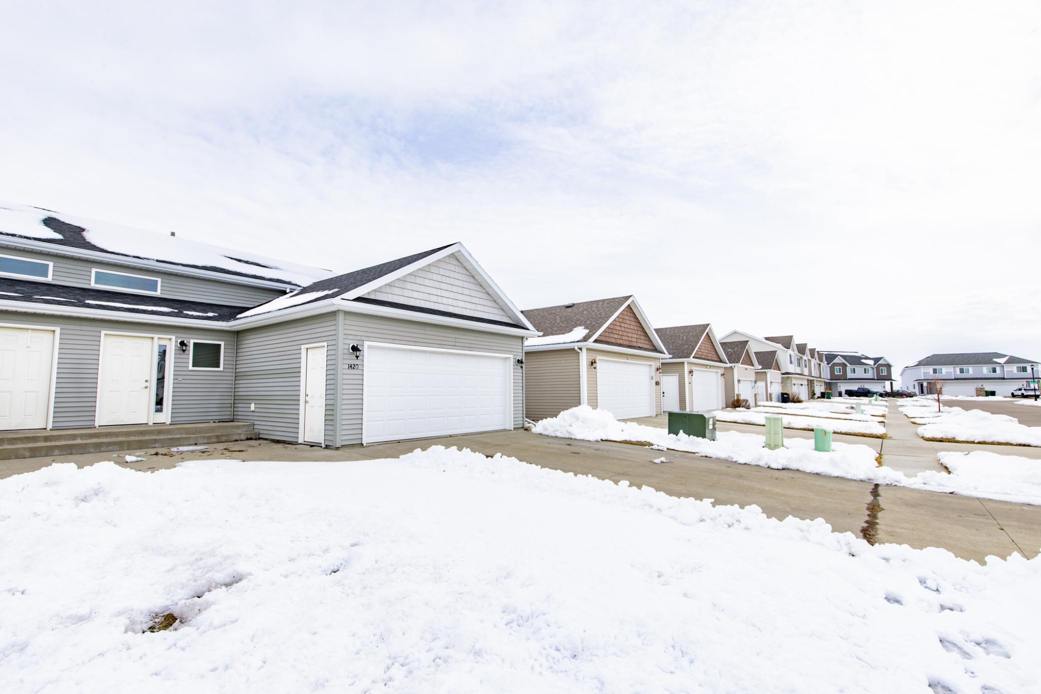 Front Exterior/Neighborhood