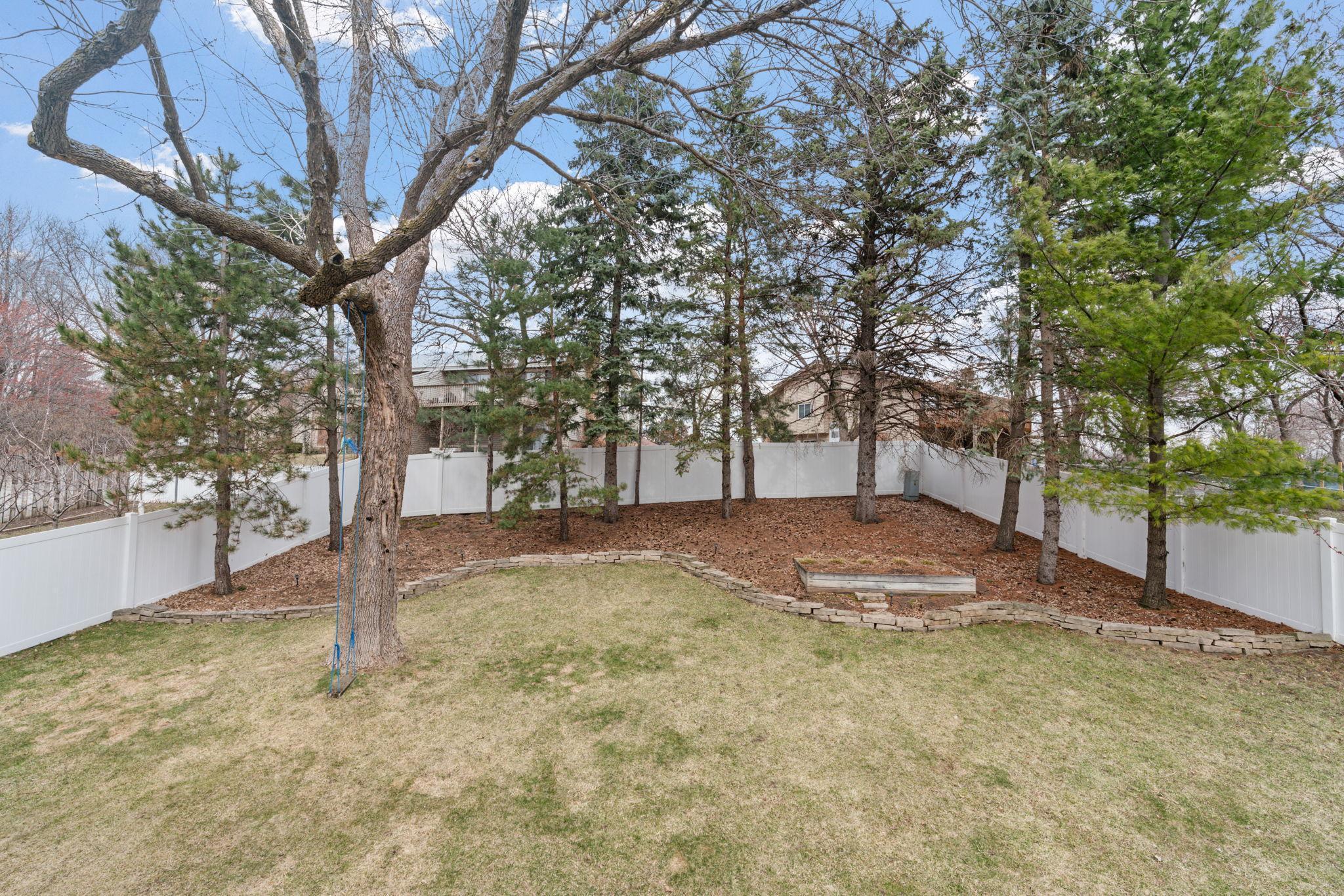 18-web-or-mls-13898 78th Ave N-18.jpg