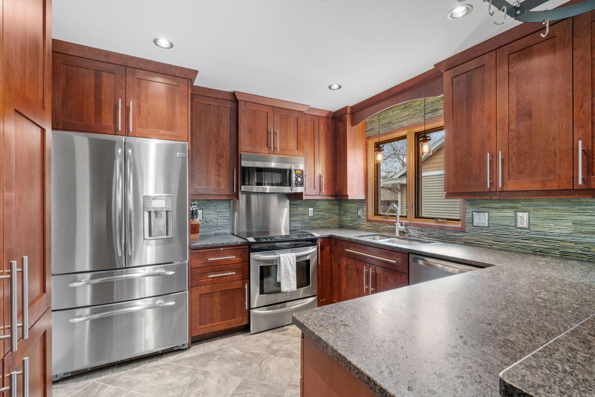 36-web-or-mls-13898 78th Ave N-36.jpg