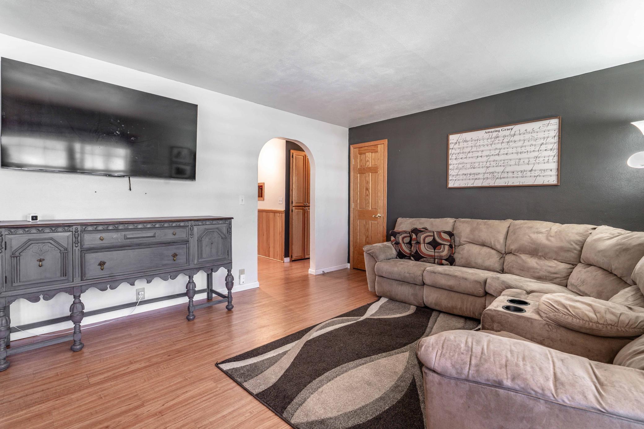 400 W Douglas Ave FF-204.jpg