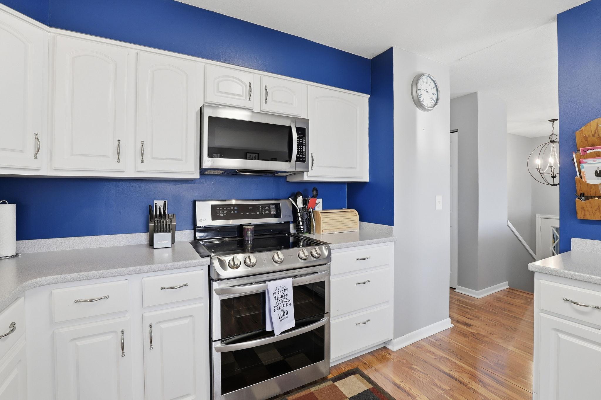 Very convenient double oven.