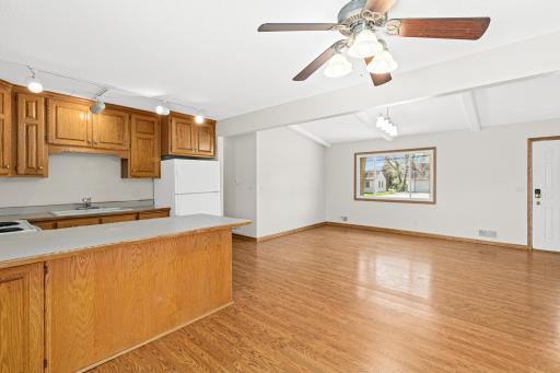 715 County Road C W, Roseville, MN 55113