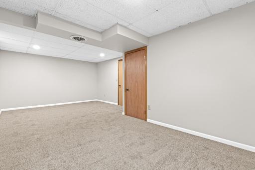 715 County Road C W, Roseville, MN 55113