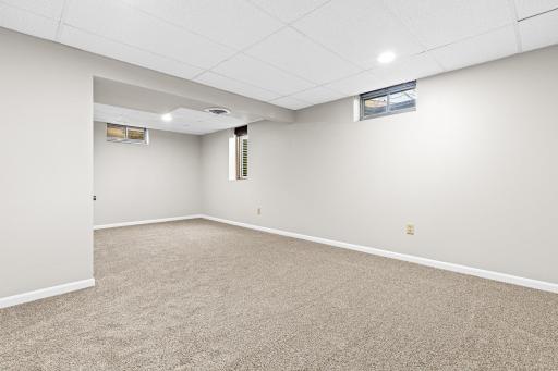 715 County Road C W, Roseville, MN 55113
