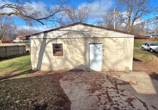 511 W 1st Street, Lakefield, MN 56150