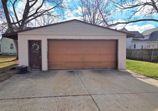 511 W 1st Street, Lakefield, MN 56150