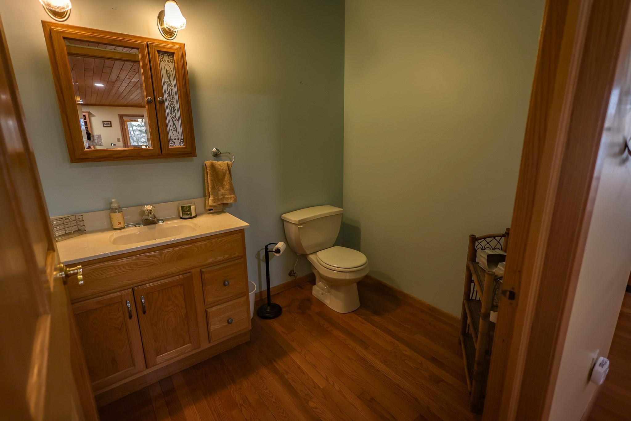1/2 guest bathroom