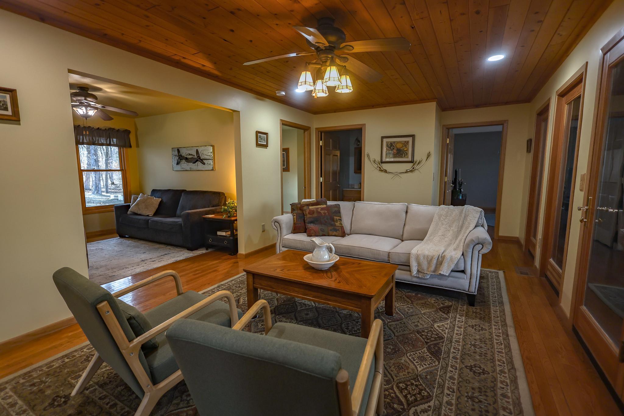 Another flex space, for relaxing while still enjoying those lake views.