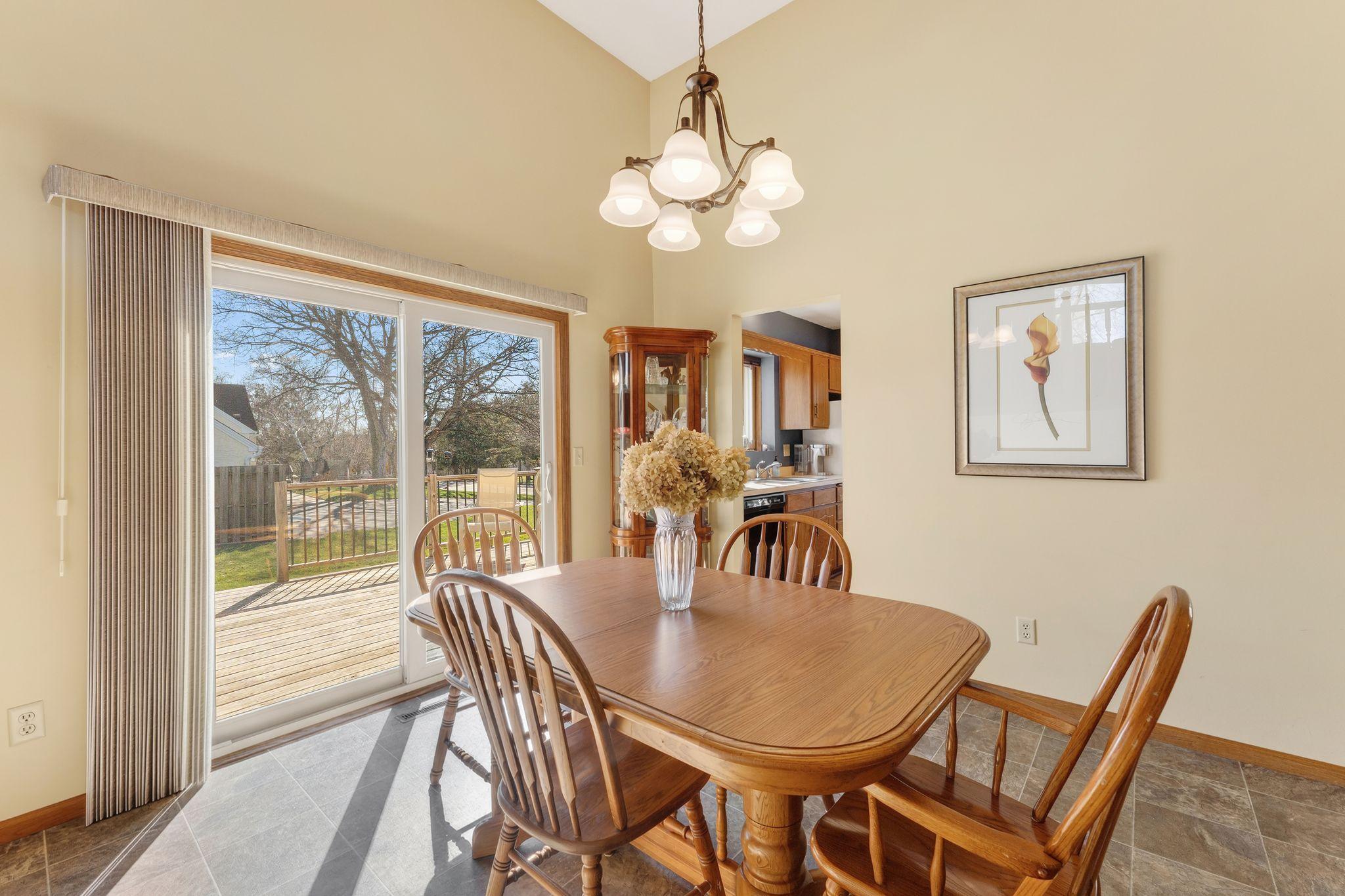 From table to deck—burgers, breeze, and good company