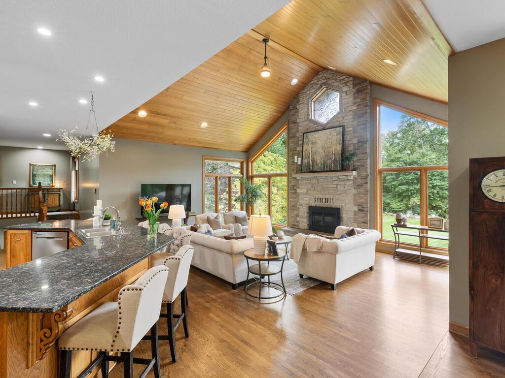 20025 Jeffrey Ave N Forest Lake MN 55025 USA-033-042-030-MLS_Size.jpg