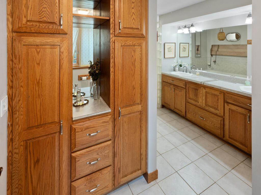 20025 Jeffrey Ave N Forest Lake MN 55025 USA-054-020-051-MLS_Size.jpg