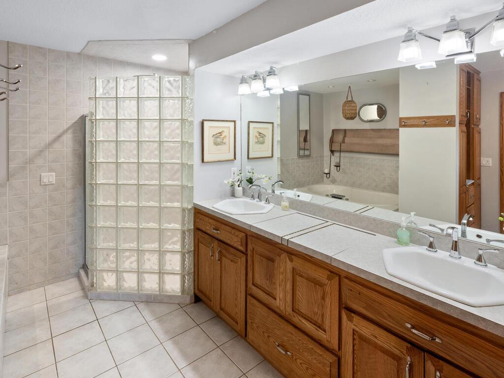 20025 Jeffrey Ave N Forest Lake MN 55025 USA-055-049-052-MLS_Size.jpg