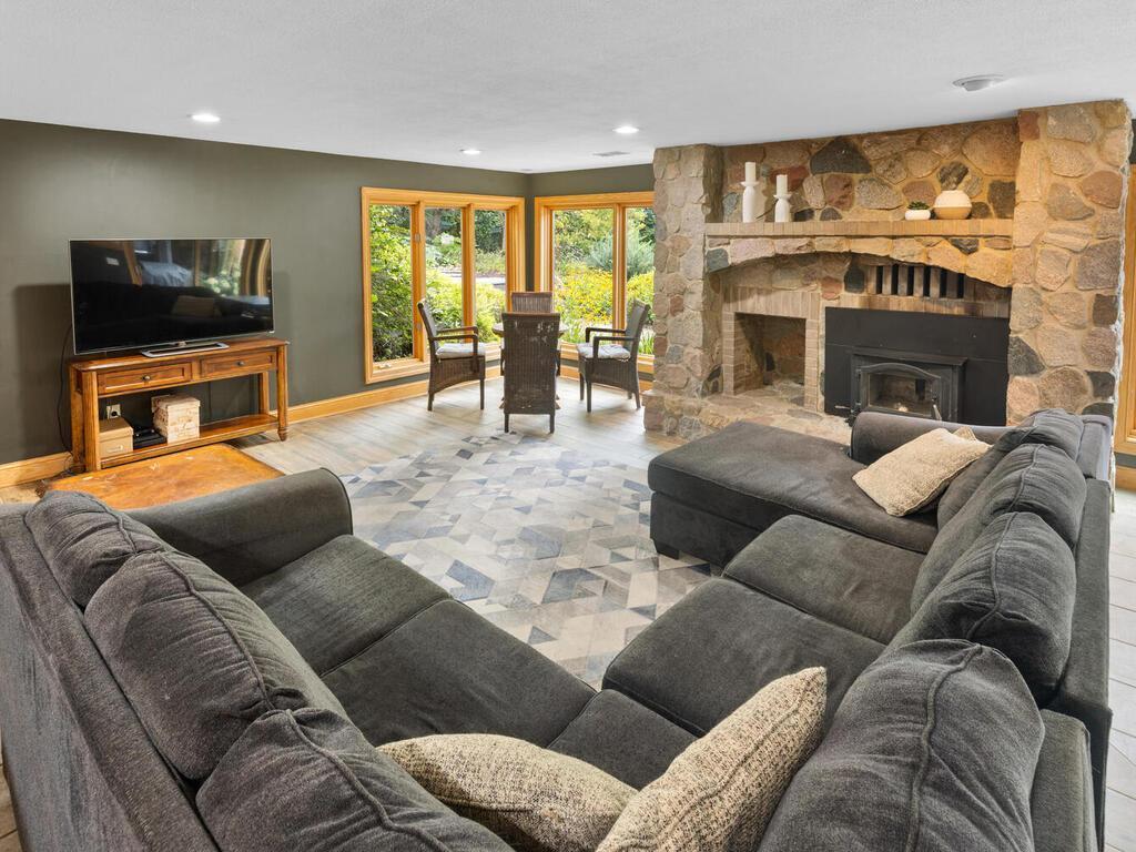 20025 Jeffrey Ave N Forest Lake MN 55025 USA-061-025-058-MLS_Size.jpg