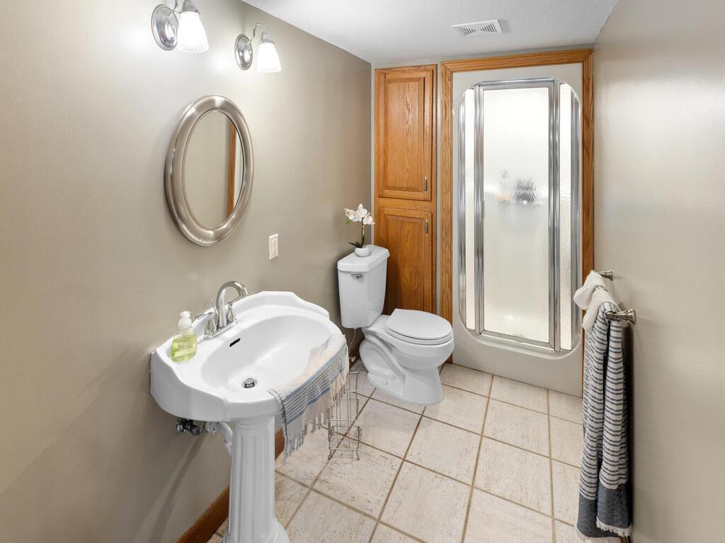 20025 Jeffrey Ave N Forest Lake MN 55025 USA-067-036-064-MLS_Size.jpg