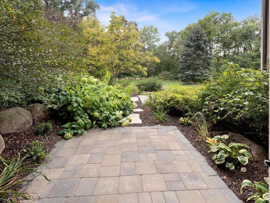 20025 Jeffrey Ave N Forest Lake MN 55025 USA-057-051-054-MLS_Size.jpg