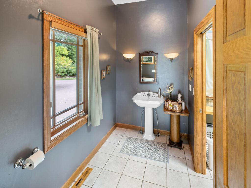 20025 Jeffrey Ave N Forest Lake MN 55025 USA-041-044-038-MLS_Size.jpg