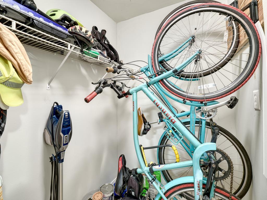 Closet w/ washer/dryer hookup