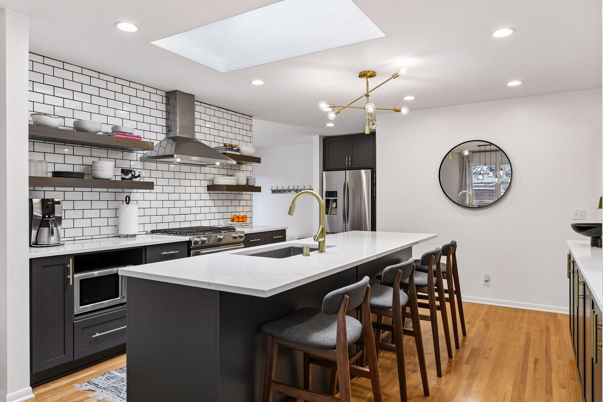 5121 Valley View Road - Spacecrafting - 0014.jpg