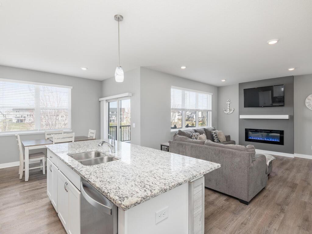 1048 Shoreview Dr Jordan MN 55352 USA-009-017-Shoreview DrJordan9-MLS_Size.jpg