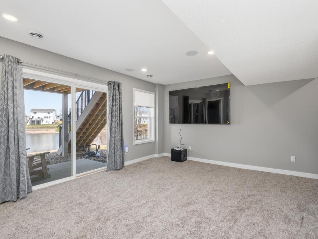 1048 Shoreview Dr Jordan MN 55352 USA-026-034-Shoreview DrJordan26-MLS_Size.jpg