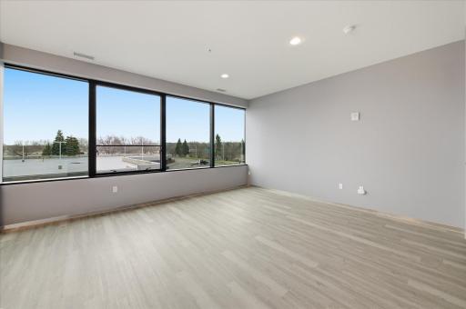 10-Foot Ceilings â Open & Airy Living Space