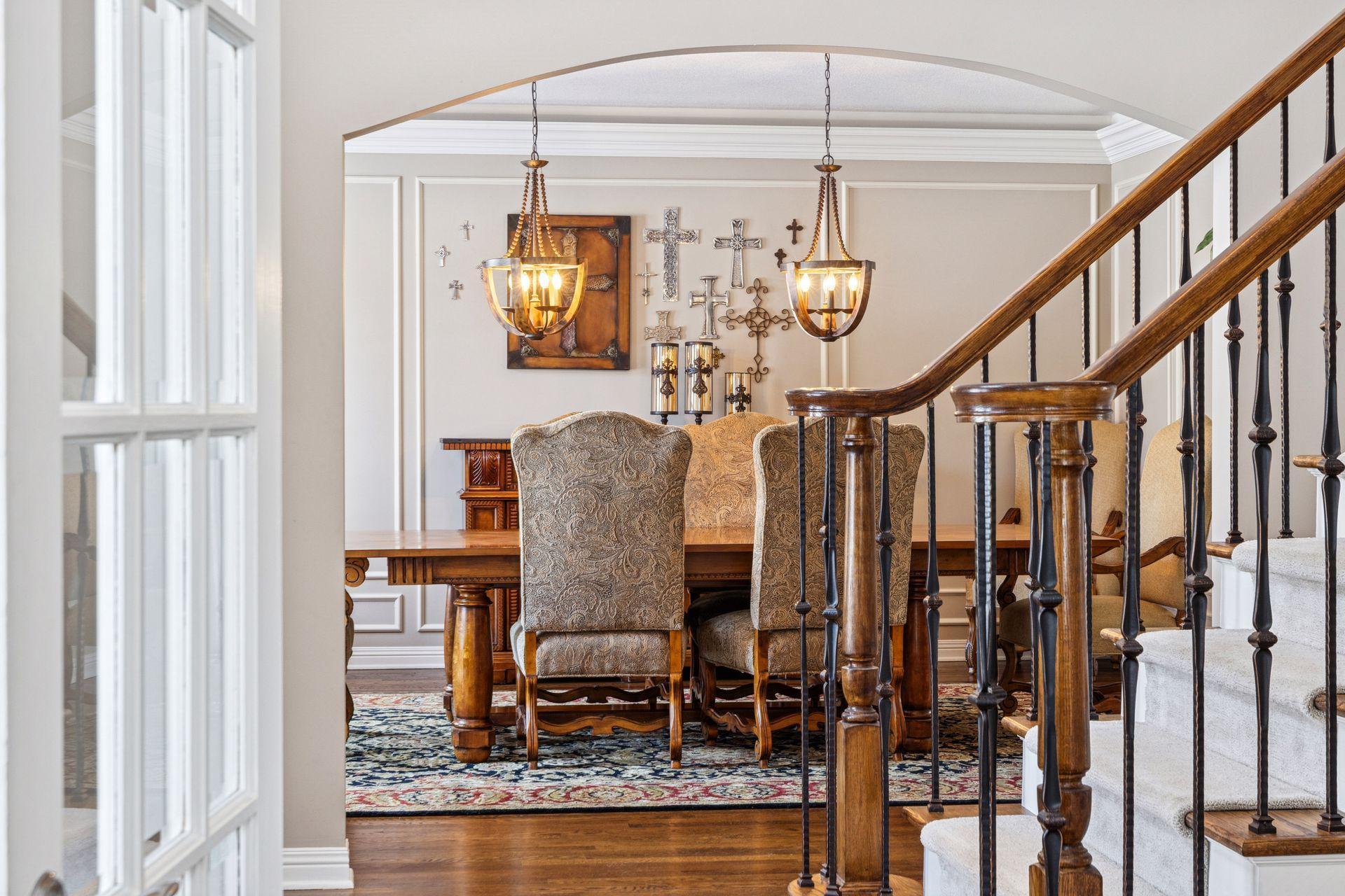 Formal dining room off the main entry,entertaining-sized