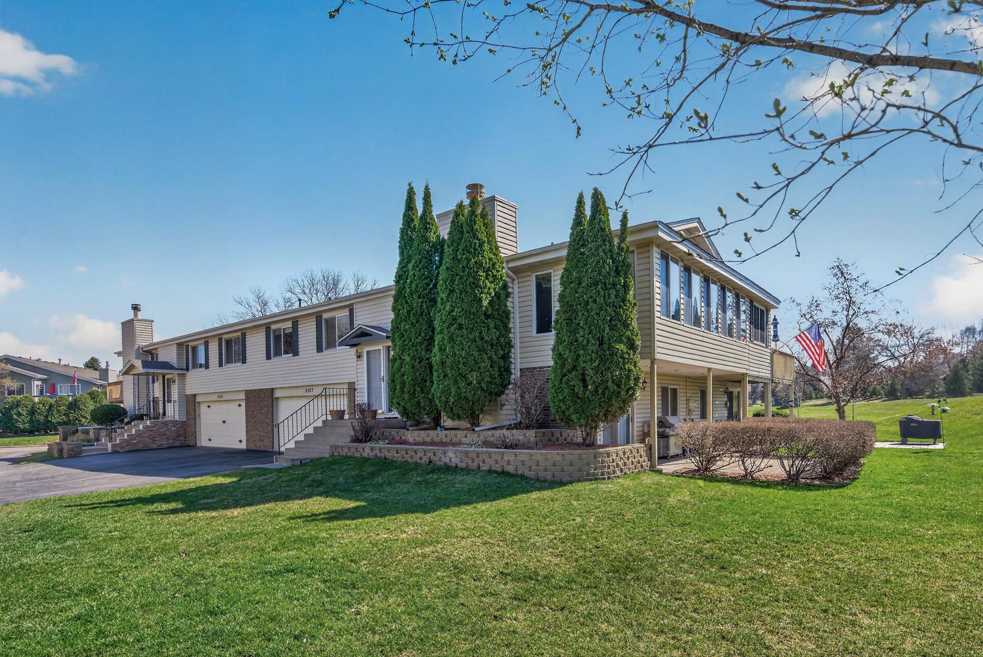 5207 Beachside Dr, Hopkins MN 55343