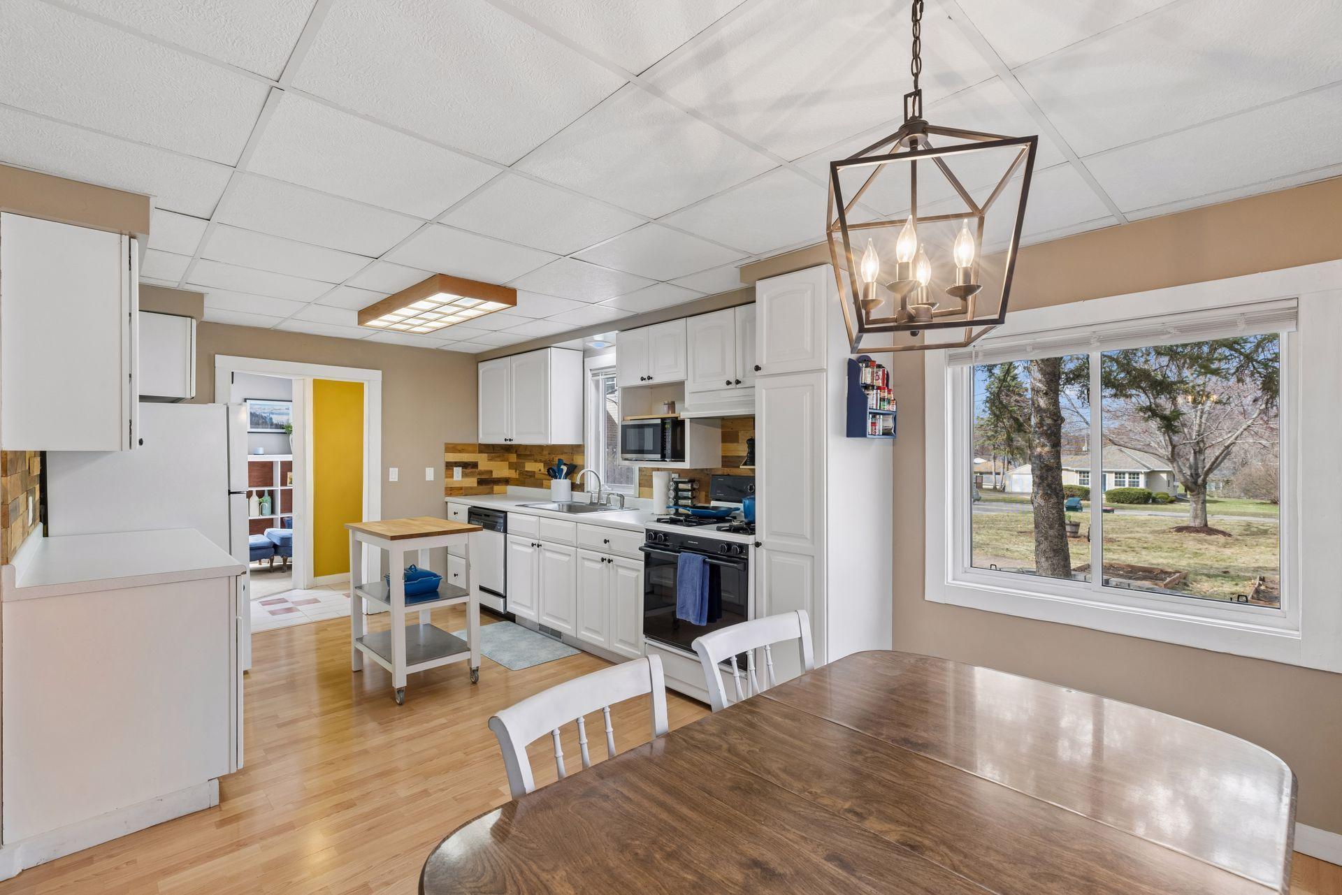 Easily fit a table for 6 in the eat-in kitchen area