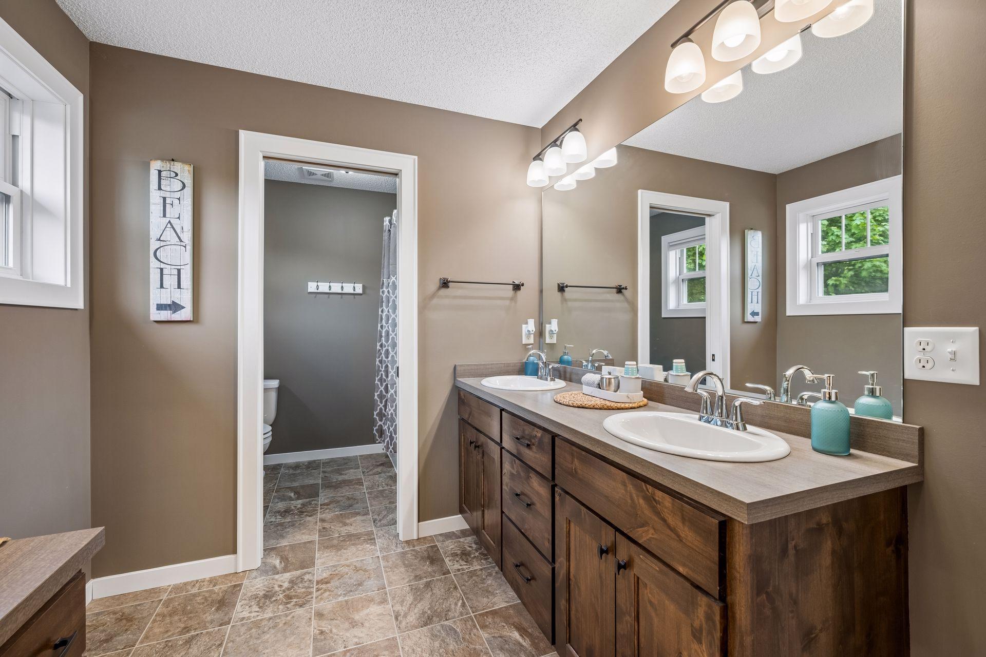 Upstairs Full Bath
