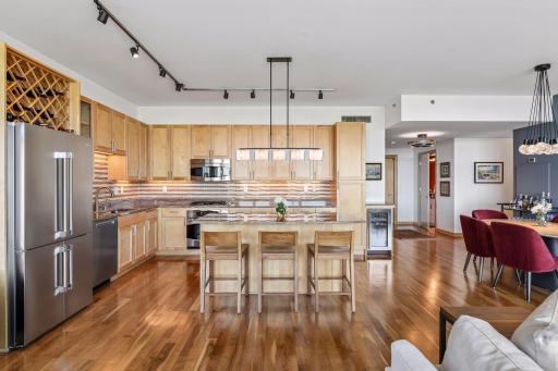 215 10th Avenue S, 708, Minneapolis, MN 55415