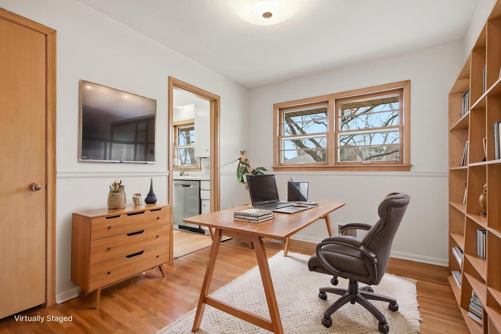 23-web-or-mls-DSC08258 virtually staged.jpeg